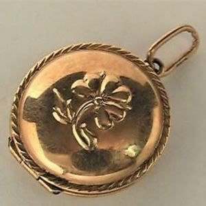 Russian vintage gold shamrock flower pendant with a necklace